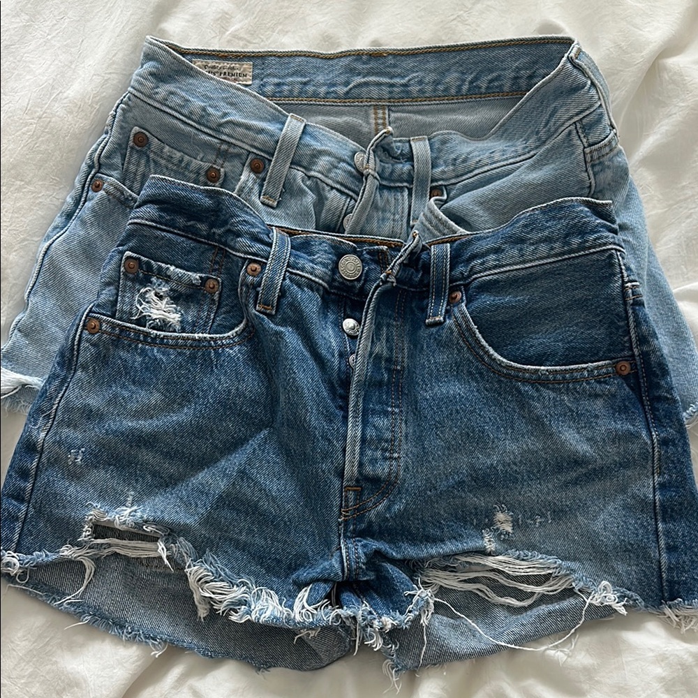 Bundle of 2 Levi’s Shorts